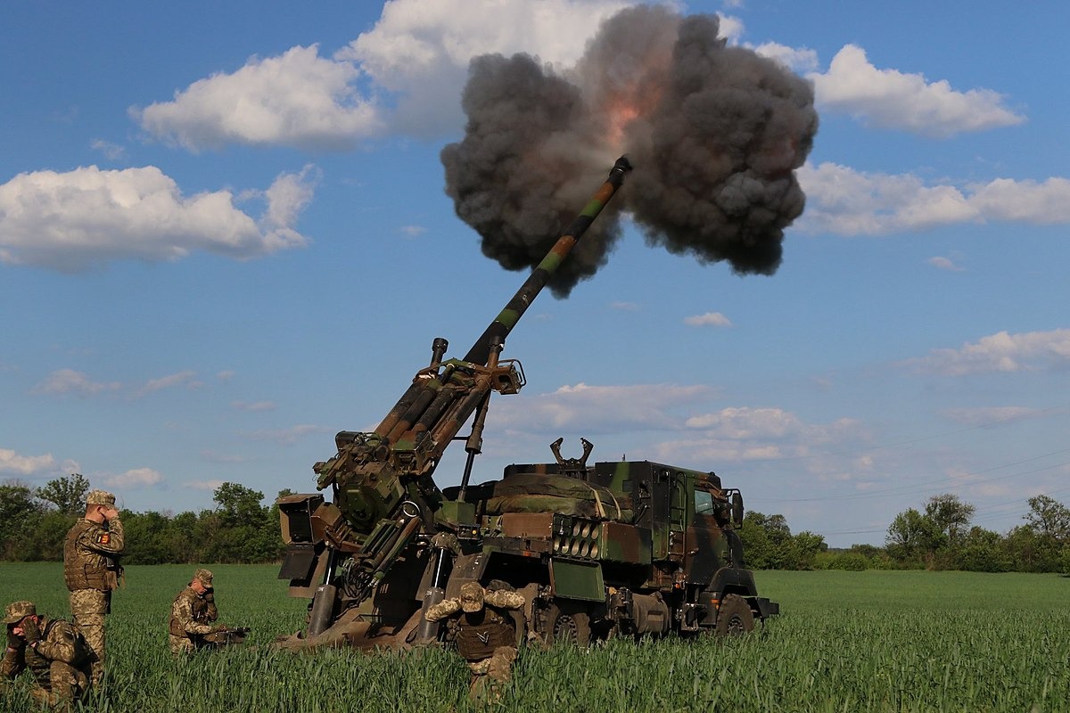 Doublement de la production de canons CAESAR : Macron accélère la cadence militariste