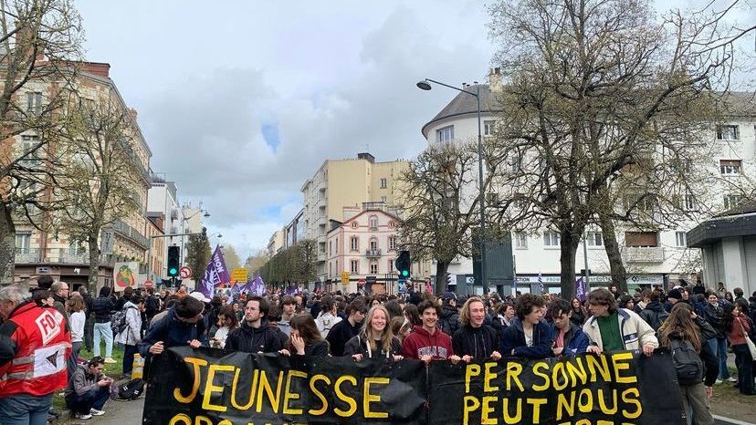 Abayas, SNU : une première assemblée générale inter-lycées à Rennes pour s'organiser contre Macron