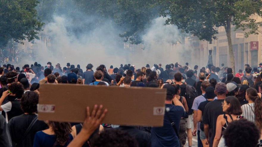 « Les révoltes sont légitimes » : 10 organisations de jeunesse d'Aix Marseille contre la répression